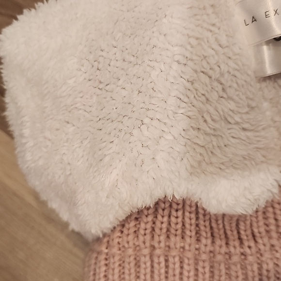 Womens Winter Jacket And Toques - Picture 9 of 10